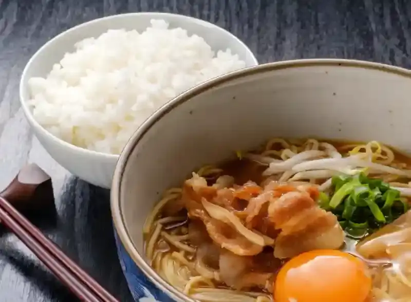 あつあつの白ごはんと