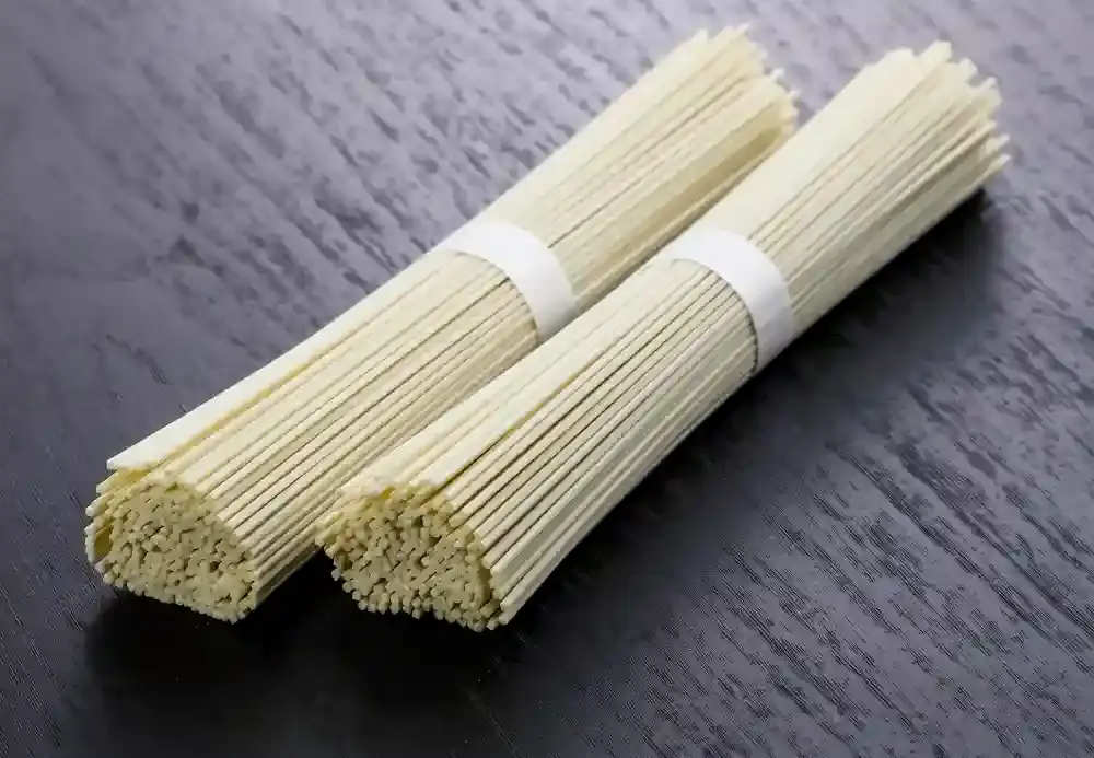 束ねられた乾麺